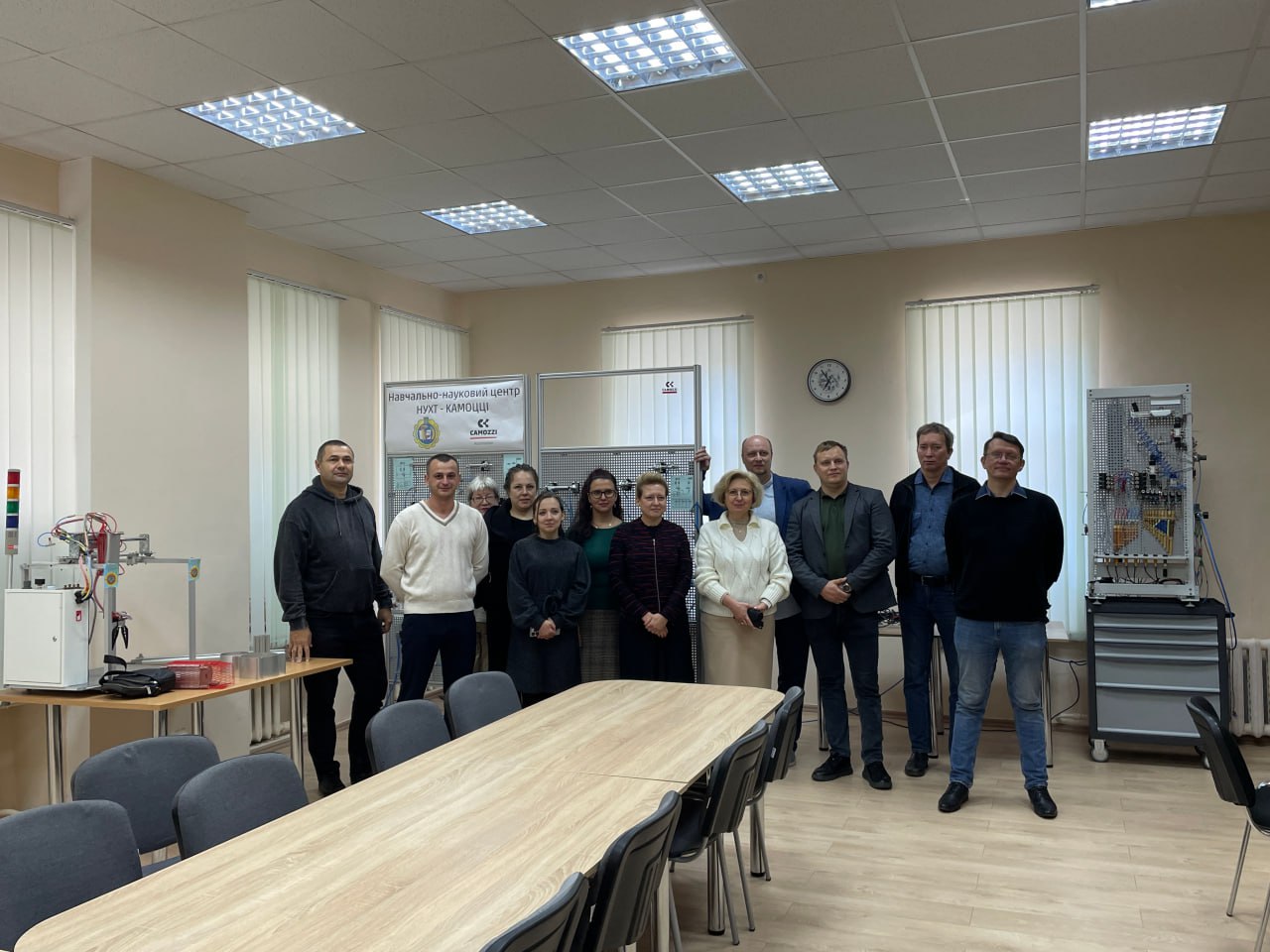 22-26 вересня Міжнародна благодійна організація Finn Aid Church, за підтримки Міністерства освіти і науки України в особі заступника міністра з цифрового розвитку, цифрових трансформацій і цифровізації Дмитра Завгороднього та представництво міжнародного італійського концерну Camozzi в Україні запустили пілотний проєкт підтримки закладів фахової передвищої освіти.