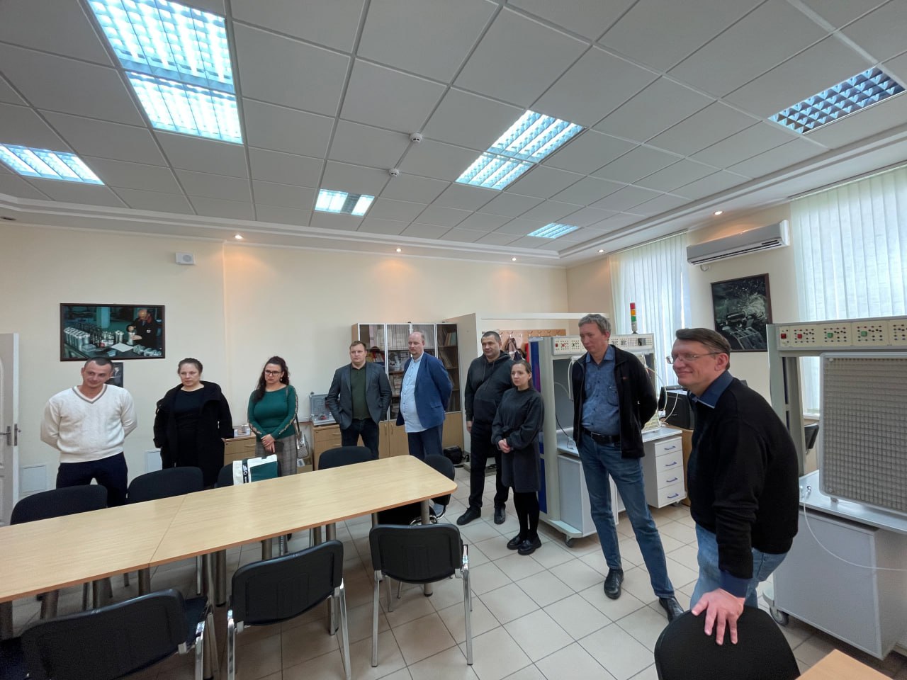 22-26 вересня Міжнародна благодійна організація Finn Aid Church, за підтримки Міністерства освіти і науки України в особі заступника міністра з цифрового розвитку, цифрових трансформацій і цифровізації Дмитра Завгороднього та представництво міжнародного італійського концерну Camozzi в Україні запустили пілотний проєкт підтримки закладів фахової передвищої освіти.