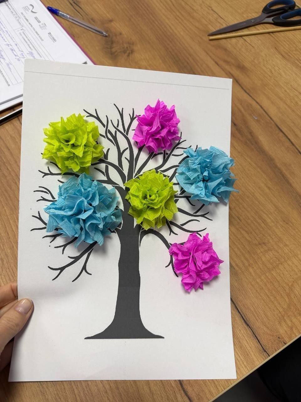 🎨🖌️🌳🌿10 червня
Відбулось тепле та відновлююче заняття, де через творчу техніку тарцювання ми  створювали власне “Дерево спокою” !🌳